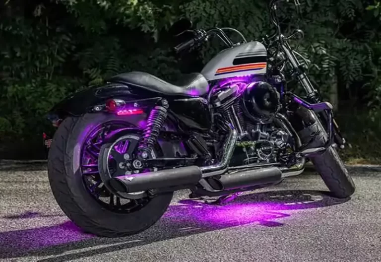 Hvordan installerer man LED strip lys på en motorcykel?