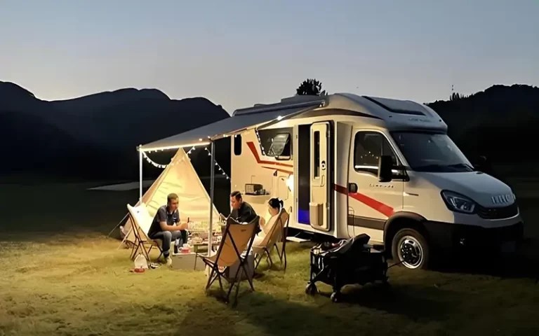 Illuminazione esterna a LED per camper