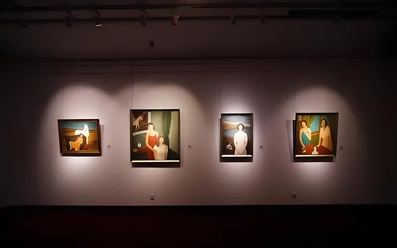 تجهيزات إضاءة حديثة لمعارض الفنون في قاعات العرض