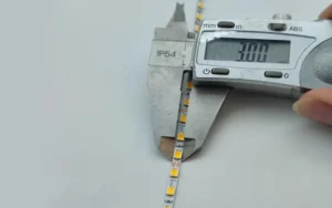 Tira de LED ultradelgada de 3 mm de ancho, tira de luz flexible para espacios de instalación reducidos.