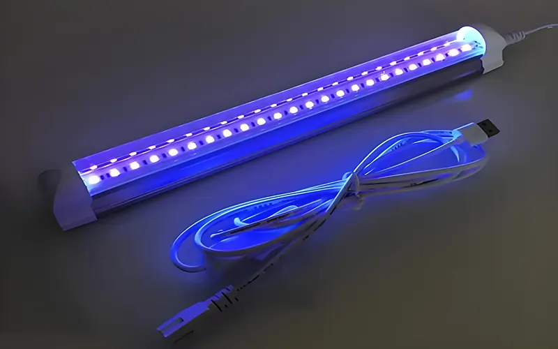 ¿Los LED emiten luz ultravioleta? Tira de LED que emite luz blanca fría